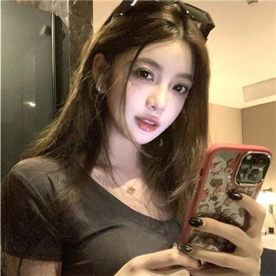 蓝眼睛波利